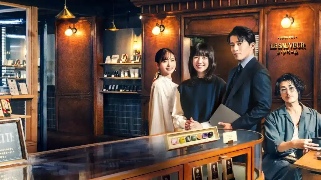 Elenco principal da série 'Românticos Anônimos', uma adaptação nipo-sul-coreana da comédia romântica francesa, retratando uma chocolatier e o herdeiro de um negócio de chocolate.