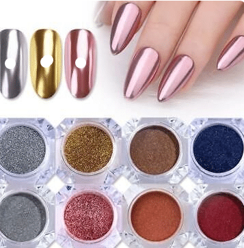 Unhas decoradas com pó cromado metalizado rosa, prata e dourado, mostrando brilho e acabamento espelhado.