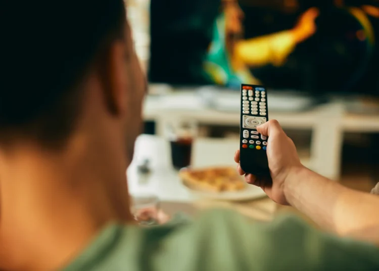 O fim do Gatonet e alternativas para assistir TV em 2025, com foco em dispositivos como TV Boxes.