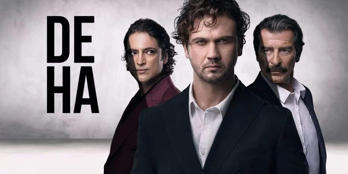 Pôster da novela turca "DEHA" com três homens em trajes formais, evocando drama e mistério.