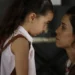 Mãe e filha se encaram com emoção em cena tocante da novela turca “Mãe”.