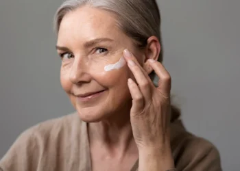 Imagem ilustrativa sobre dicas de como conquistar uma pele saudável mesmo após os 50 anos.