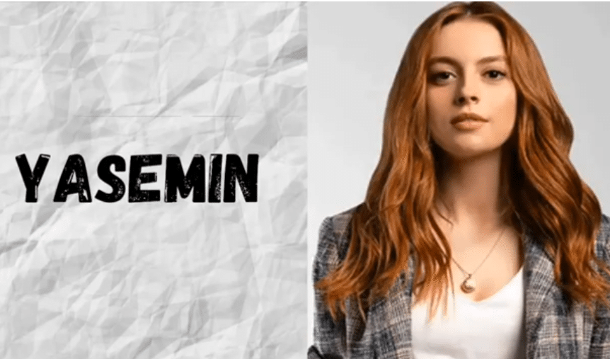 Mulher ruiva com cabelo longo solto, vestindo blazer xadrez e blusa branca, ao lado do texto Yasemin