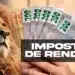 Mão segurando notas de dinheiro brasileiro com ilustração de leão e texto Imposto de Renda da Receita Federal.