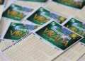 Ingressos da Mega da Virada 2025, com destaque para o sorteio do dia 31 de dezembro, com foco em apostas online da CAIXA.