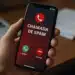 Celular mostrando uma chamada de spam na tela