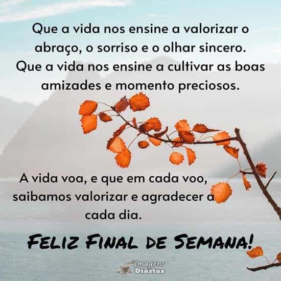 Frase motivacional com galho de folhas laranja e desejo de feliz fim de semana