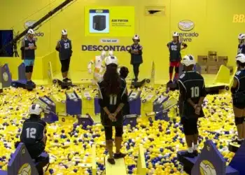 Participantes do BBB 2026 em prova de resistência patrocinada pelo Mercado Livre