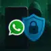 Celular com logo do WhatsApp e escudo azul com cadeado, fundo com figura de hacker e códigos binários