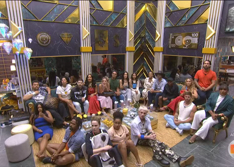 Participantes do BBB 2026 reunidos na sala da casa durante momento ao vivo do programa.