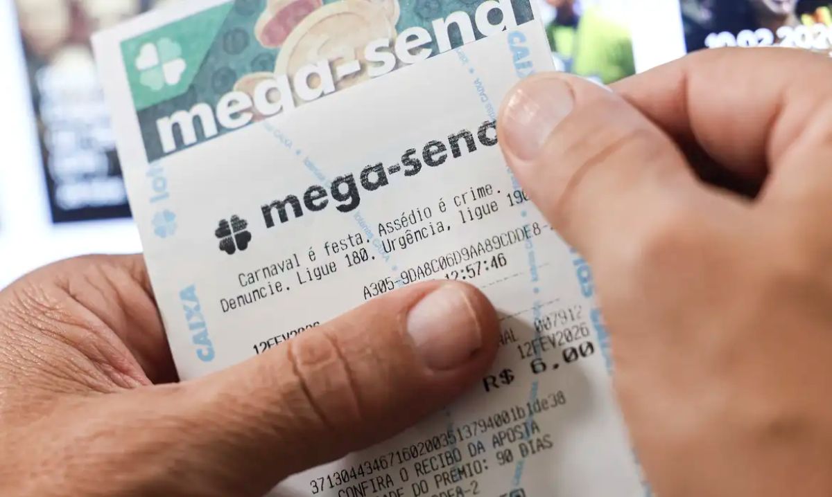 Bilhete da Mega-Sena exibindo mensagem de combate ao assédio durante o Carnaval