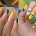 Duas mãos com unhas decoradas para a Copa. À esquerda, unhas amendoadas nude com pontas diagonais em amarelo, azul e verde, separadas por detalhes em folha de ouro. À direita, unhas com esmalte amarelo e verde, incluindo uma unha branca com a bandeira do Brasil e outra amarela com a escrita "BRASIL" em letras pretas.