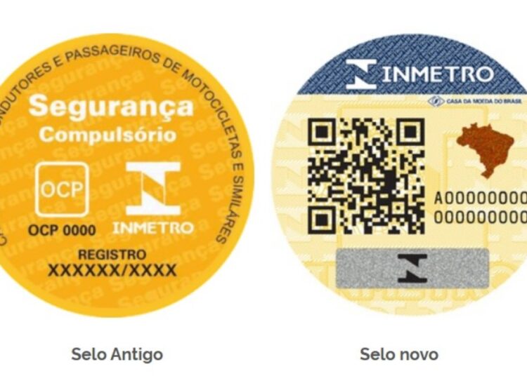 Infográfico comparativo exibindo dois modelos de selos do Inmetro lado a lado. À esquerda, o selo antigo em formato circular amarelo com bordas pretas e texto laranja. À direita, o novo selo digital com fundo claro, detalhes em azul e cinza, apresentando um QR Code de alta resolução, o mapa do Brasil e numeração de registro.
