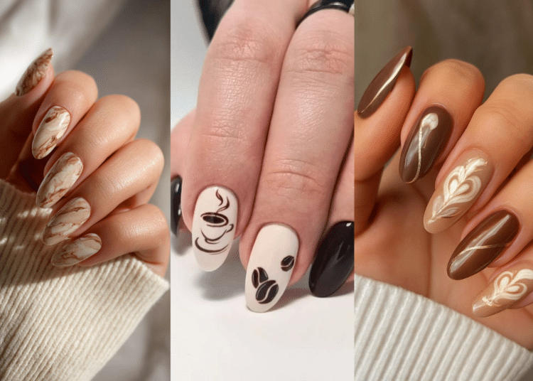 Colagem de três fotos apresentando variações da tendência unhas cappuccino. A primeira mostra um efeito marmorizado em tons de café com leite; a segunda foca em desenhos minimalistas de xícaras e grãos sobre fundo creme; a terceira exibe uma arte de luxo com latte art e filetes dourados em unhas amendoadas longas.