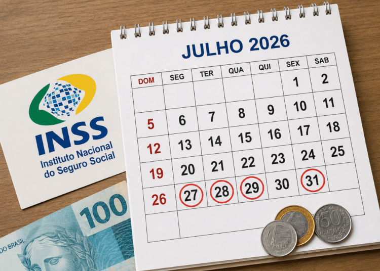 Calendário de julho 2026 com datas marcadas, cartão INSS, dinheiro e moedas ao lado