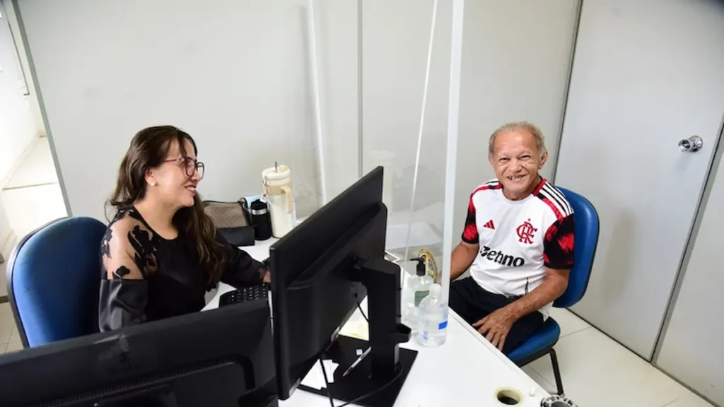 NSS abre vagas para avaliação social do BPC Idoso durante atendimento presencial em uma unidade do INSS para realização de serviço previdenciário.