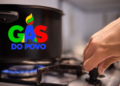 Gás do Povo em destaque em panela no fogão aceso.