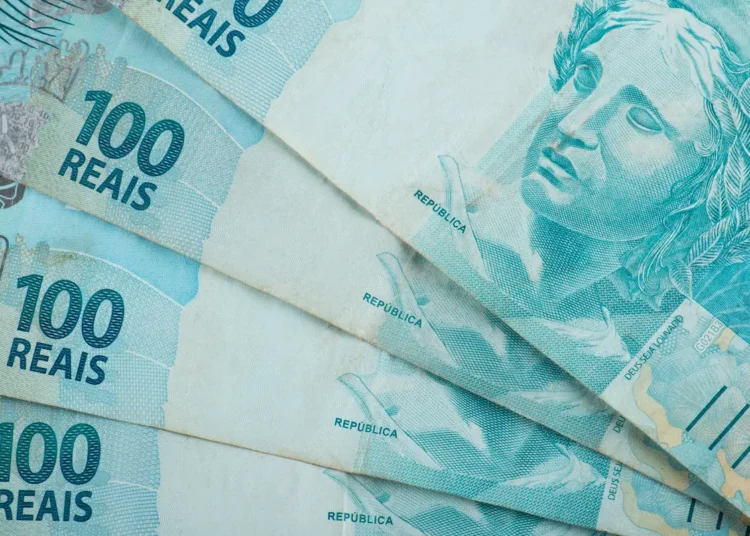 Notas de R$ 100 representam valores de contribuição e complementação do INSS.