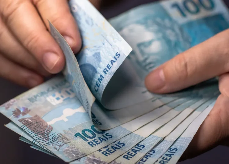 Cédulas de real representam os pagamentos do INSS de setembro para aposentados e pensionistas.